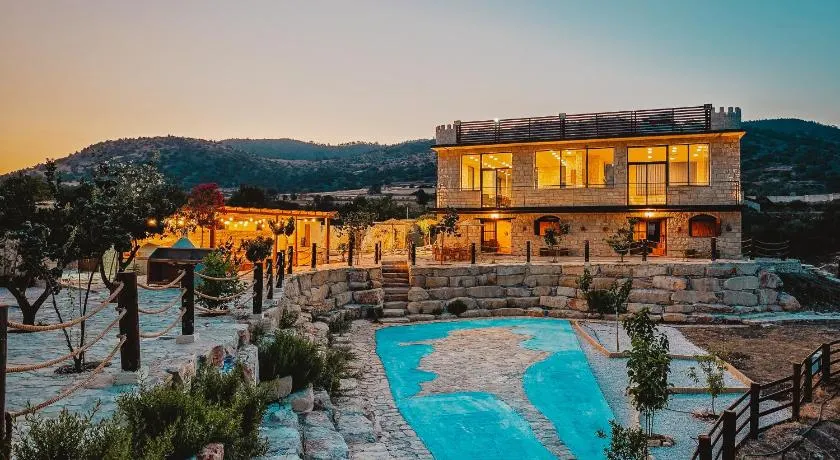 Kleos Noble Retreat - Stone-Build Apartments & Rooms with Pool, Sauna & BBQ Area - Image 1