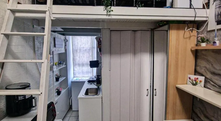 Little house - Image 1