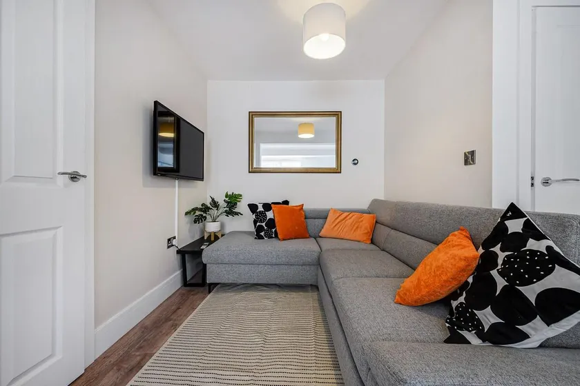 Hulley House by YourStays - Superb house near Hurdsfield Business Park, perfect for Astrazenica! - Image 1