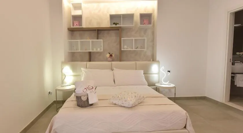 Love inn - Image 1