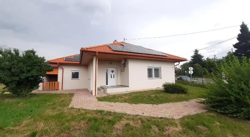 Barlang utca Villa - Image 1