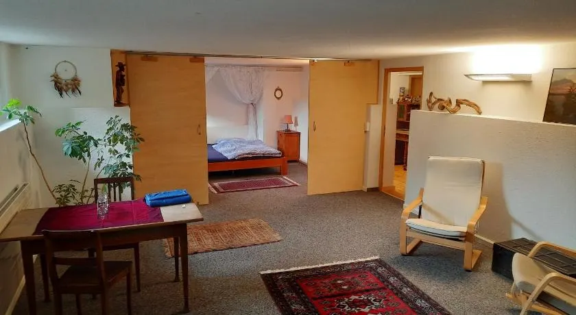 grosses Zimmer mit eigener Küche Dusche WC - Image 1