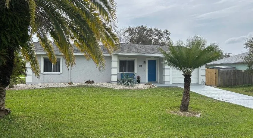 Blue Beach Pool House - Image 1