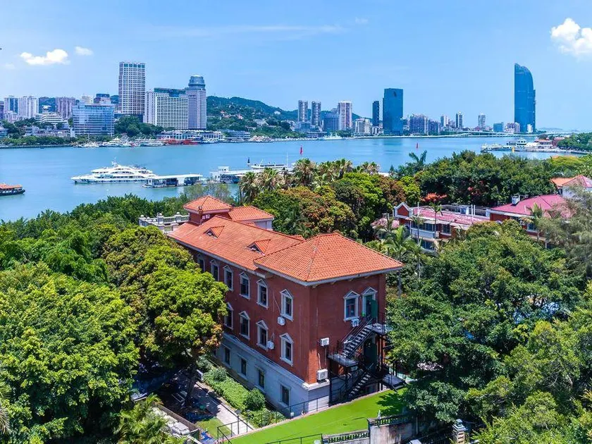 Gulangyu Baiwenxiong Hotel (Sanqiutian Wharf) - Image 1