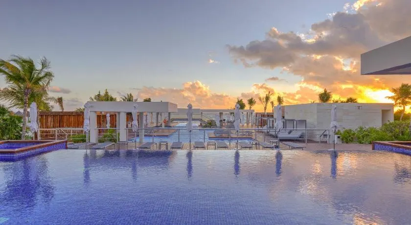 La Amada Residences Private Beach Getaway with Pools & Gym - Image 1