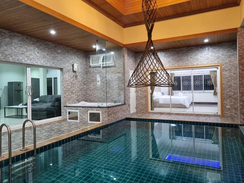 Luxury Pool Villa 5 mins to Phuket Old Town - Image 1