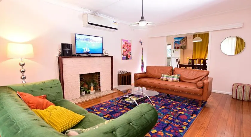 Two Pines, whole home in Tullamarine near airport! - Image 1