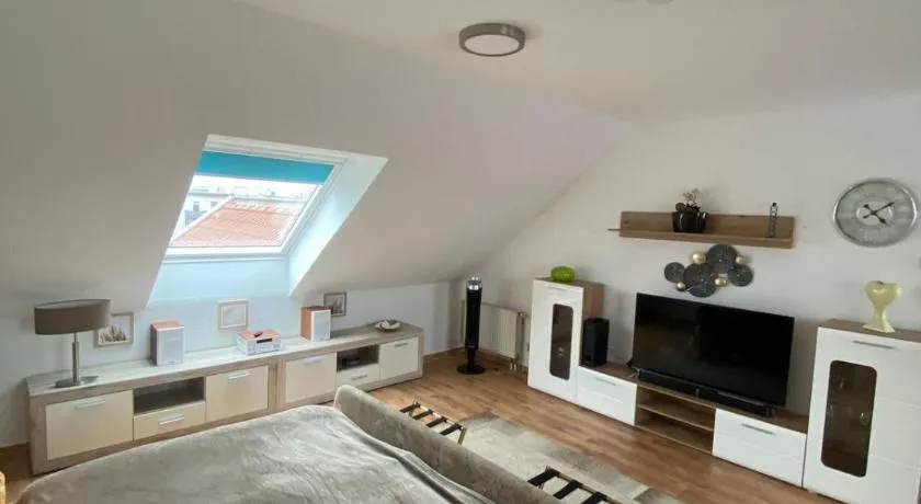 Dachgeschoss Apartment mit Ausblick - Image 1