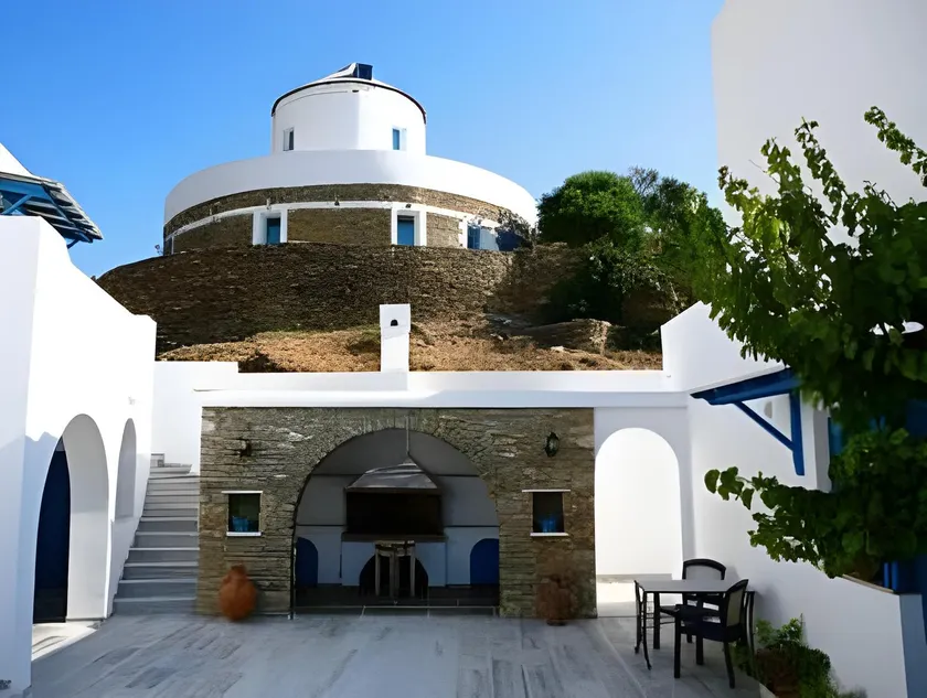 Poseidon Hotel - Image 1