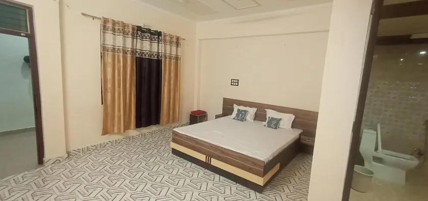 Hotel Dhyanvi Comfort - Image 1