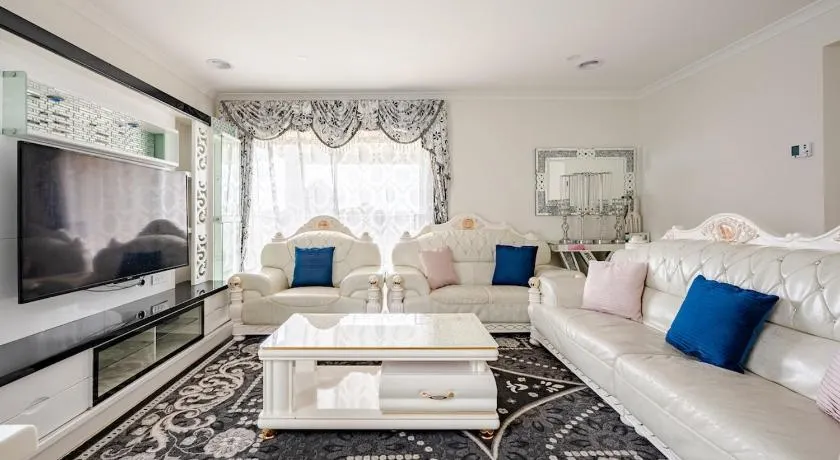 Neat and tidy house - Image 1
