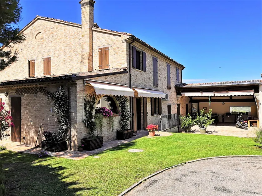 Spacious Villa in Tavullia with Swimming Pool - Image 1