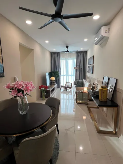 Cozy Modern Condo with Pool & City Access - Image 1