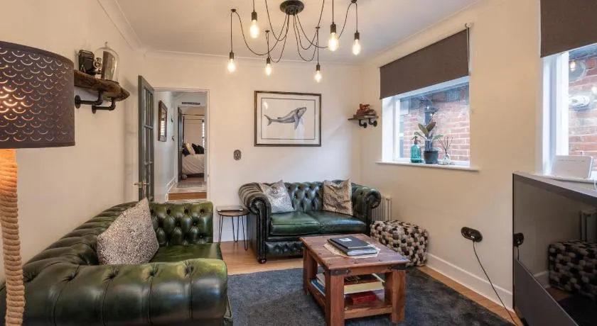 Stunning- The Nautilus Bungalow Cowes IOW - Image 1