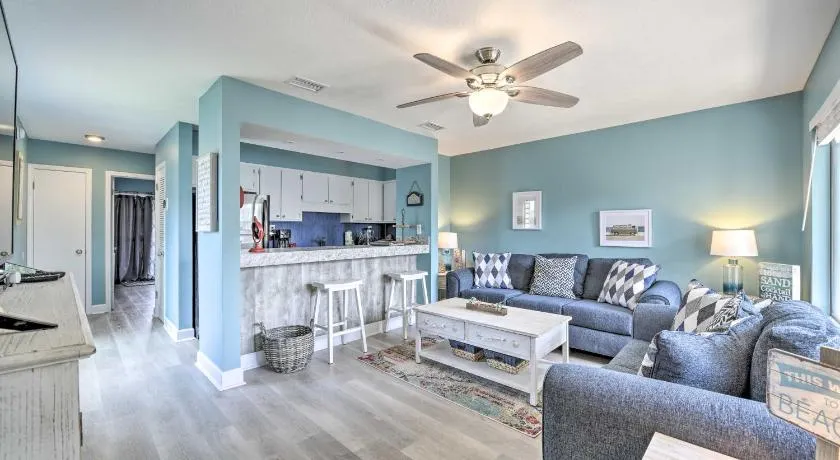 Panama City Condo w/ Balcony & Pool, Walk to Beach - Image 1