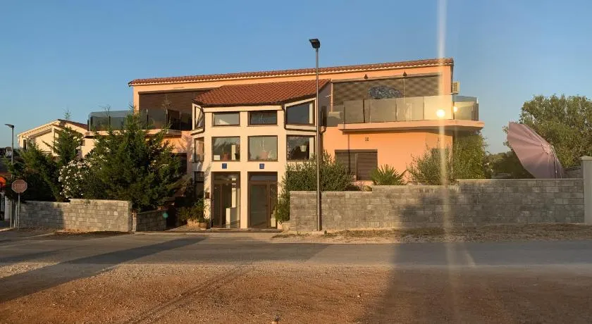Haus Sunset - Image 1
