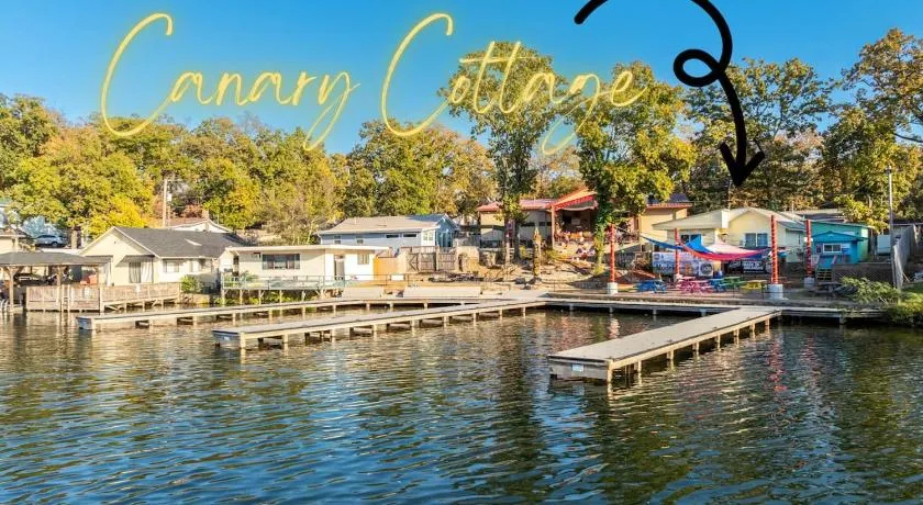 Canary Cottage, Lakefront King Suite with Hot Tub at Sam's Pizza - Image 1