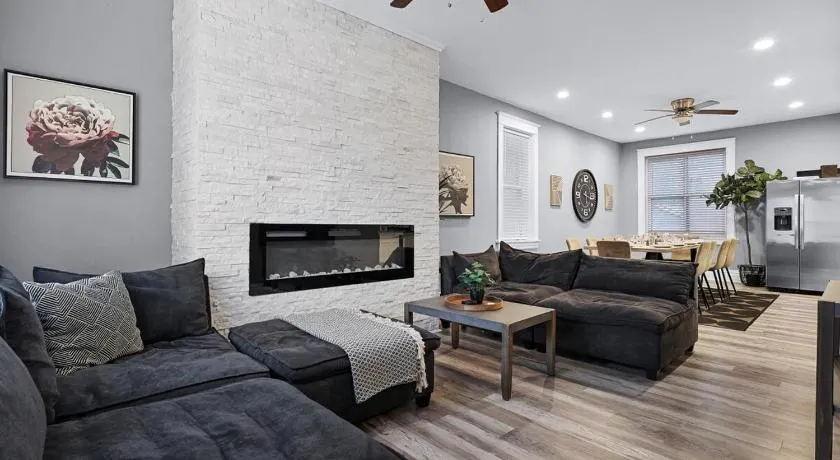 Spacious Modern 5BR Home Near Downtown St Louis - Image 1
