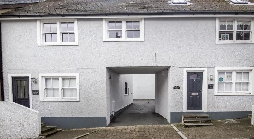 Harry's - 2 Bedroom Holiday Home - Tenby - Image 1