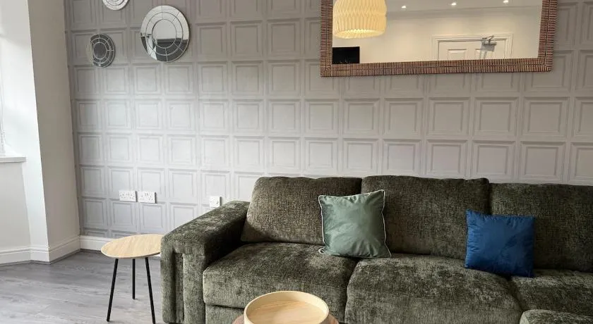 ResiLets - Berwick House - Large 4 Bed Townhouse - Contractor stays - Image 1