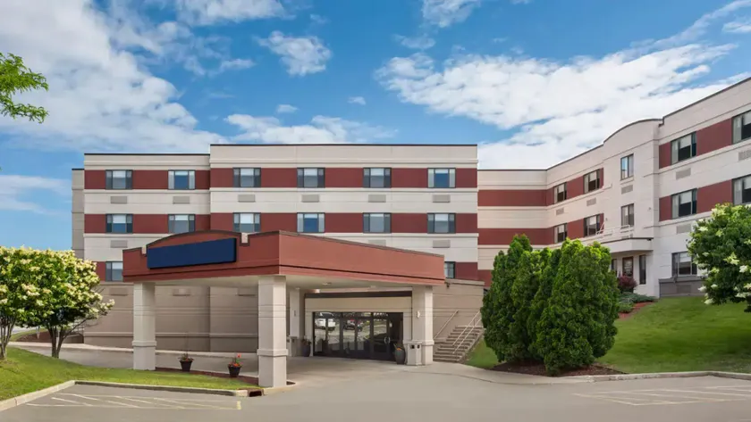 Royle Hotel Milwaukee Airport - Image 1