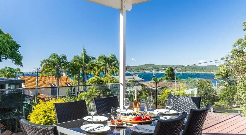 Blue Waters 7 Cook St - Dog Friendly and Water Views - Image 1