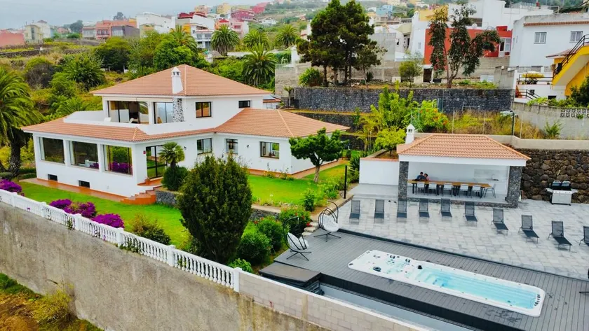 Seven bed villa in La Orotava with ocean view - Image 1