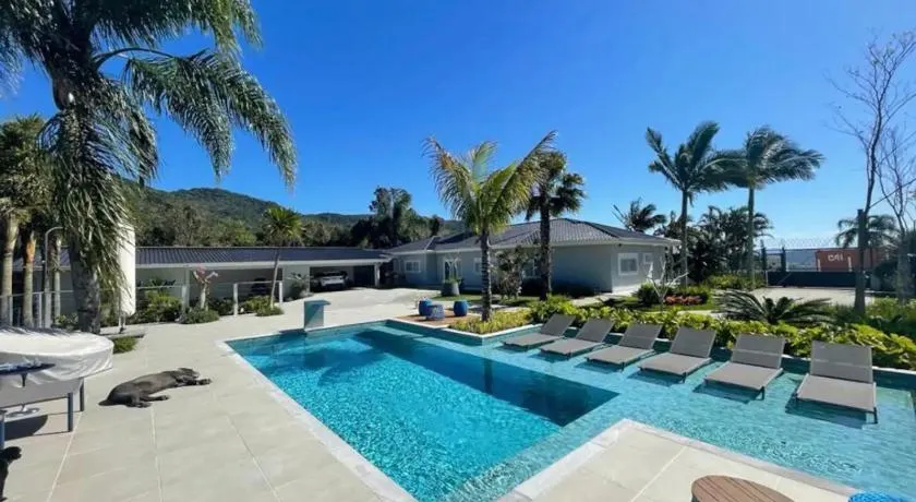 Casa 4Q, paraíso particular! Piscina e área verde! - Image 1