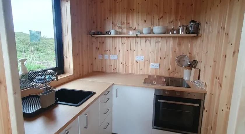 The Wee Red Cabin - Image 1
