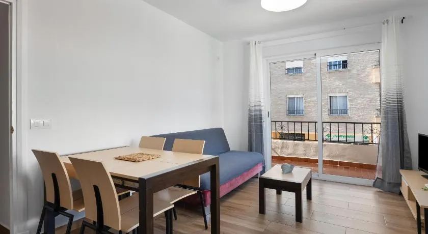 Appartement avec internet haut débit et terrasse | Vue ville | Adapté au travail à distance - Image 1