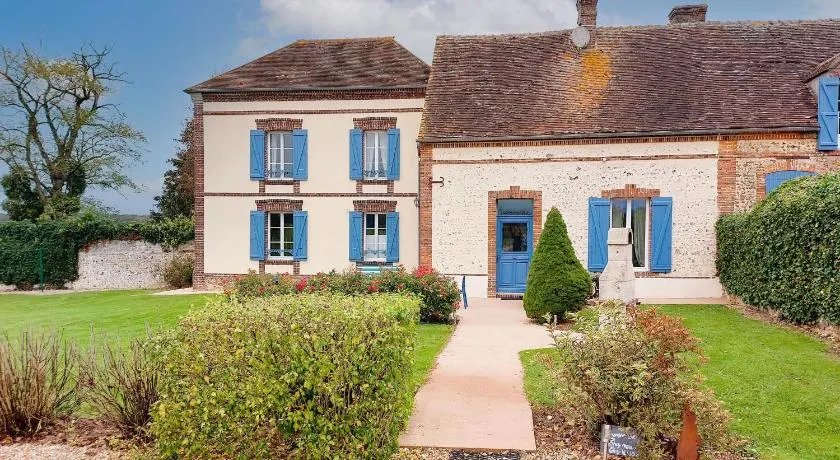 Maison de caractère avec piscine chauffée, étang privé et proche forêt, à 90 min de Paris - Image 1