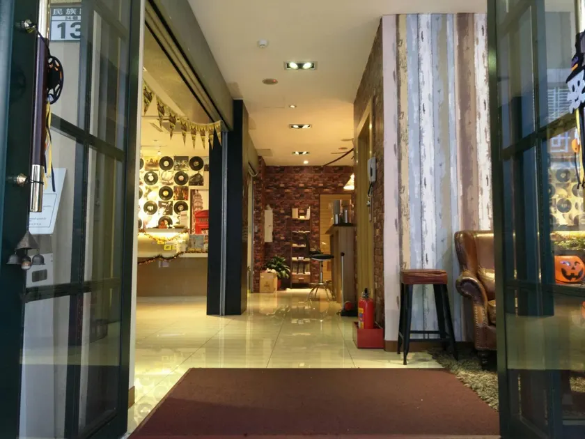 Golden Hotel - Image 1