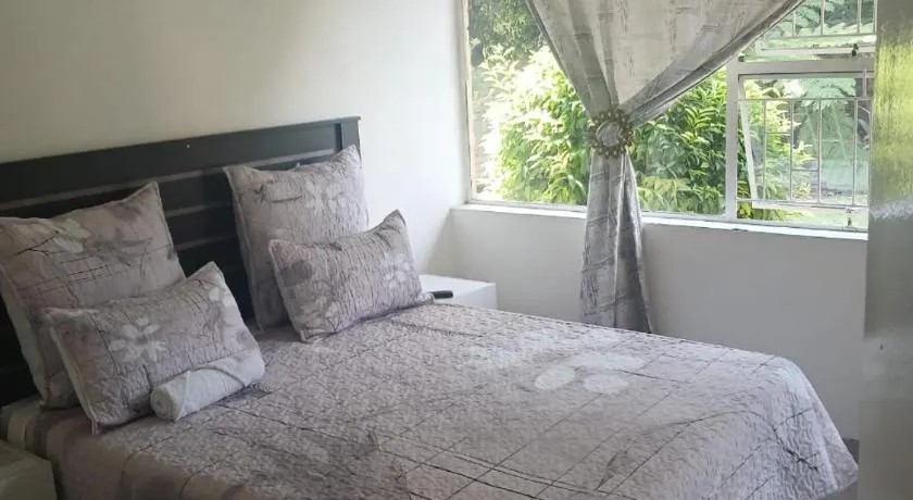 90 Degrees Guest House Emalahleni - Image 1