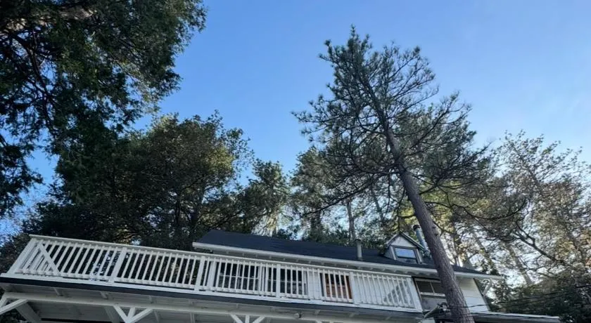 Cozy Crestline Cabin Getaway - Image 1