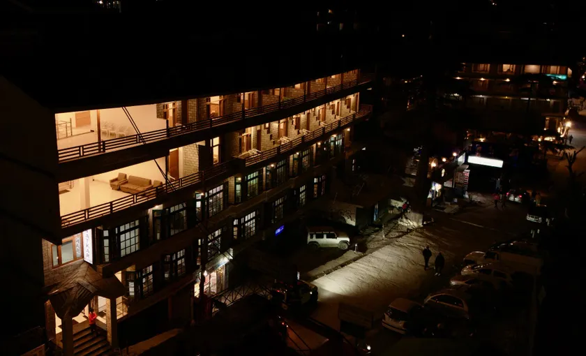 Hotel Satkar Residency - Riverside Old Manali - Image 1