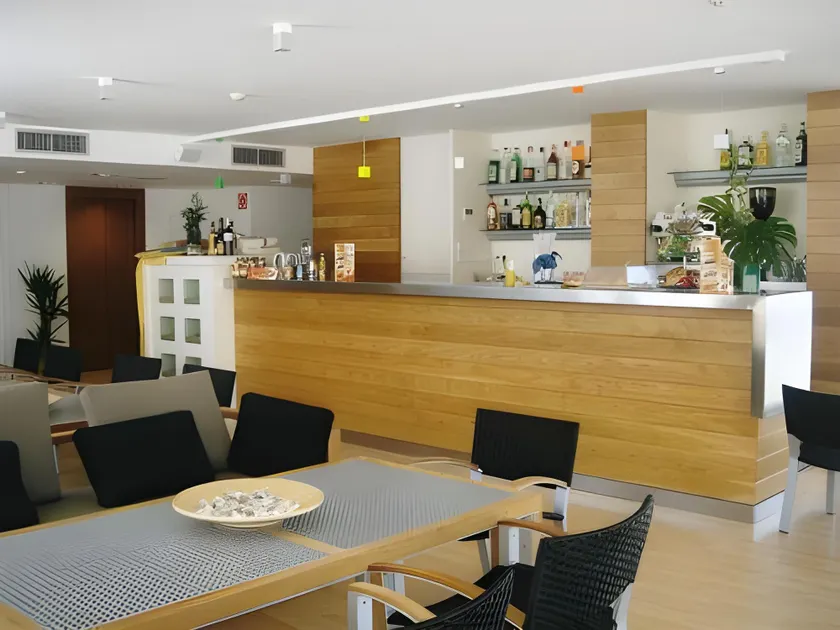 Hotel Marina Roses - Image 1