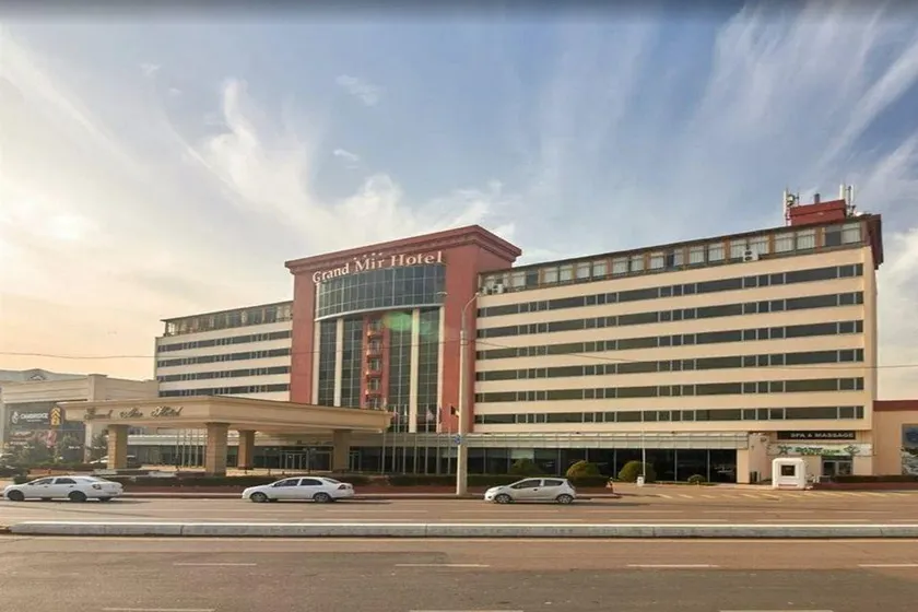 Grand Mir Hotel - Image 1