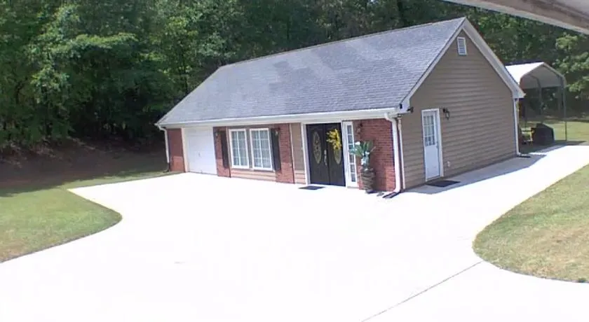 A Peaceful Hidden Treasure in Oxford GA - Image 1