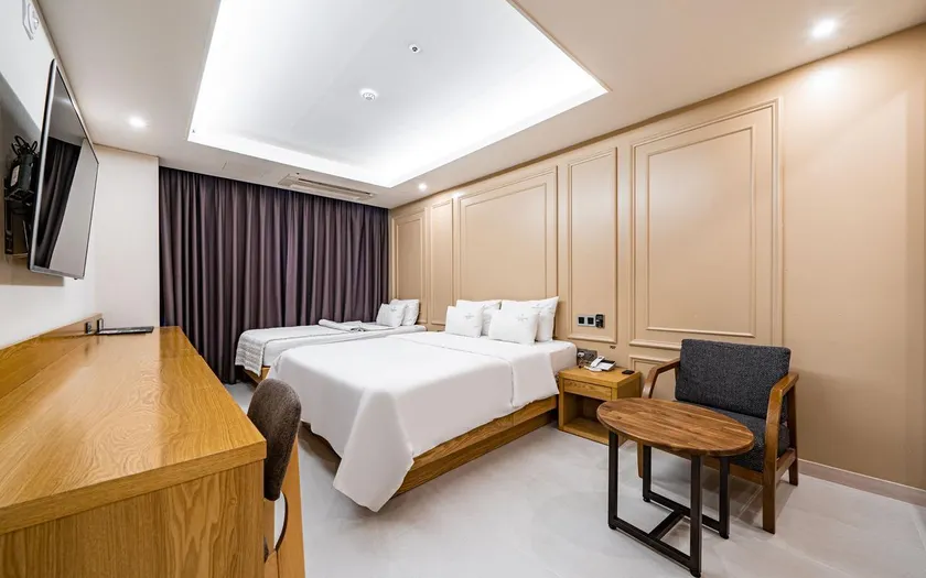 Yangsan Time Square Hotel - Image 1