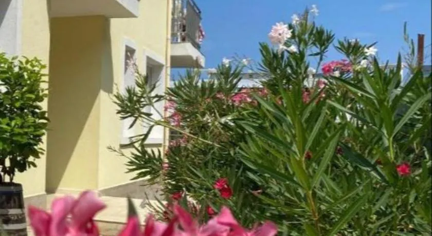 Byala Friendy Sea Apartaments - Image 1