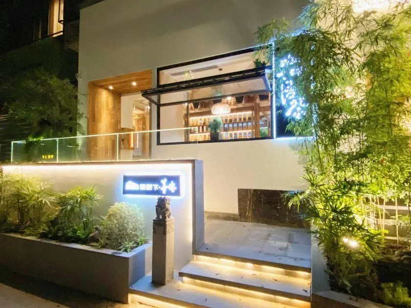 Under the banyan tree, there is a home stay (Guanyinqiao 9th Street store) - Image 1