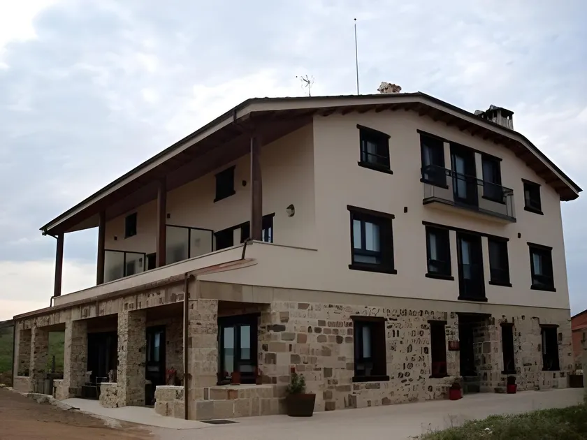 Hotel Valdelinares (Soria) - Image 1