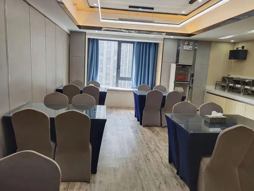 38. 6℃ Cinema Thematic Hotel - Image 1
