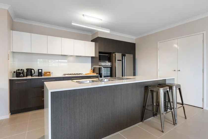 Cosy 3-Bedroom Retreat with Outdoor Space - Image 1