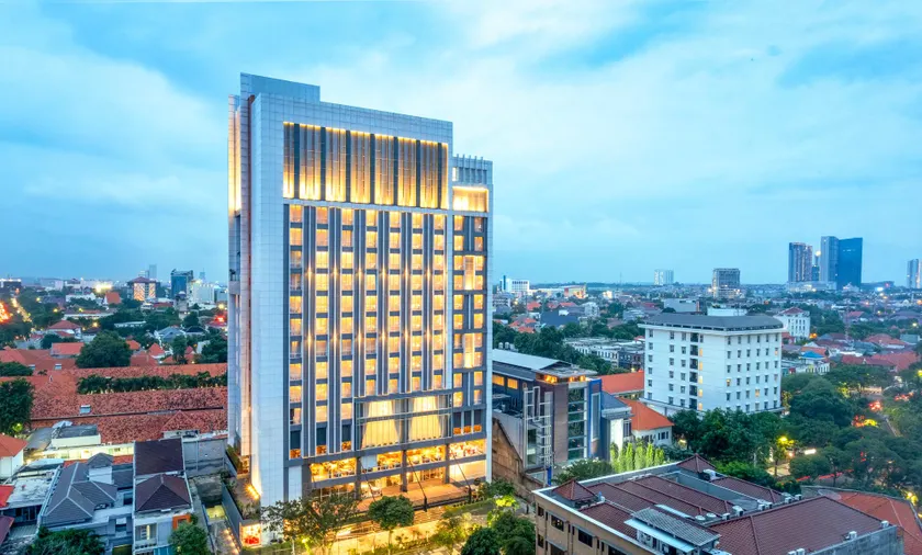 Grand Swiss-Belhotel Darmo - Image 1