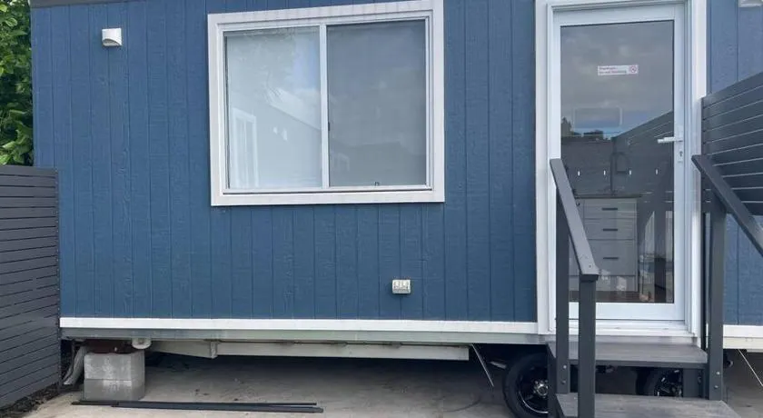 Sweet beautiful TINY HOME with pool and 2 minute drive to the beach - Image 1