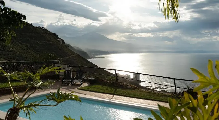 Villa Serena del Mar, Lujo con vistas al mar y Piscina Climatizada - Image 1