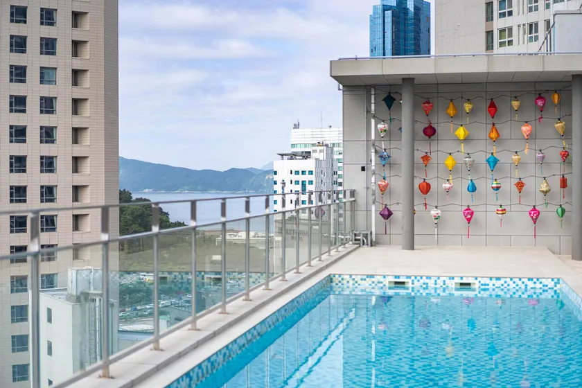 Hound Garden&Terrace Hotel - Image 1