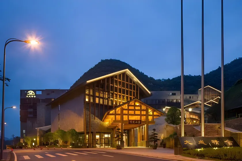 CONFUCIUS INN - Image 1