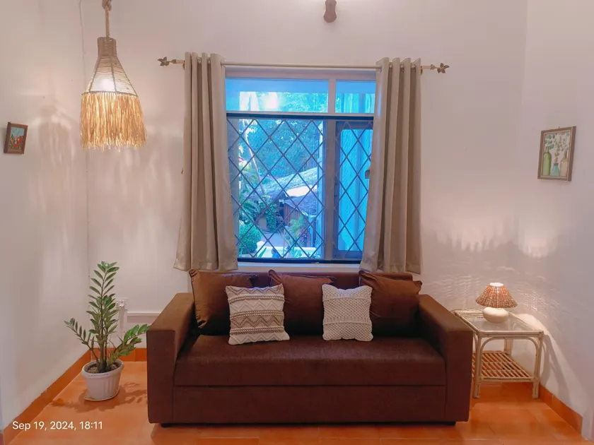 Beachside Apartment Cozy By The Sea Candolim Goa - Image 1